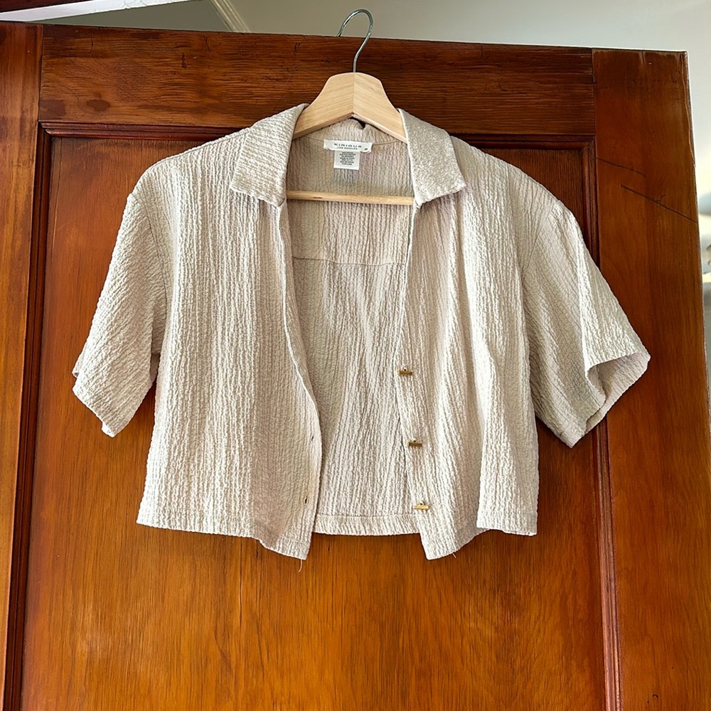 Cropped Crinkle Textured Short Sleeve Button-Down